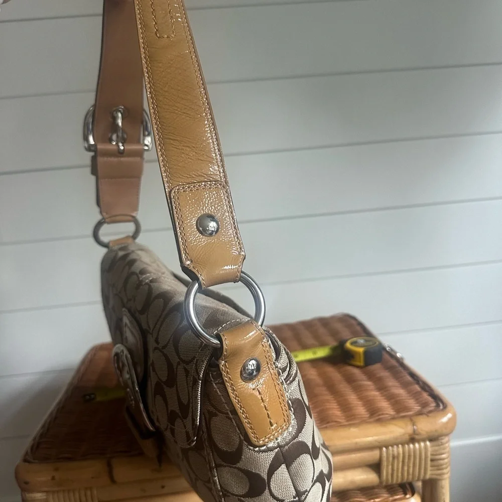 Coach Brown and Tan Signature SoHo Buckle Shoulder Bag y2k d1067-f15668 - Picture 10 of 16